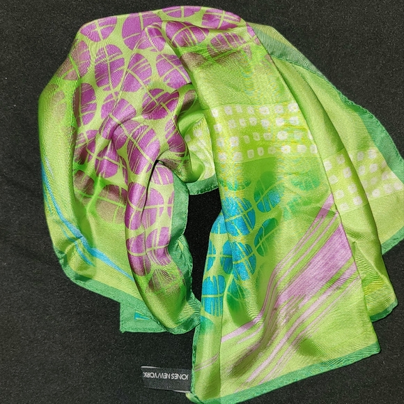 Jones New York silk scarf - Picture 1 of 4